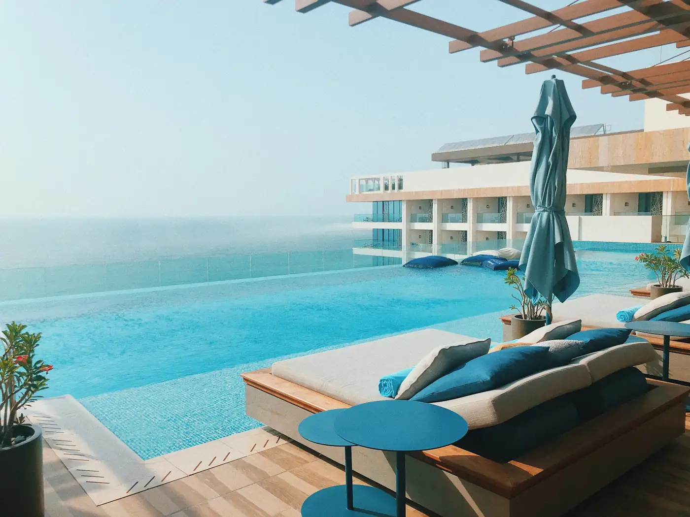 Cliff pool