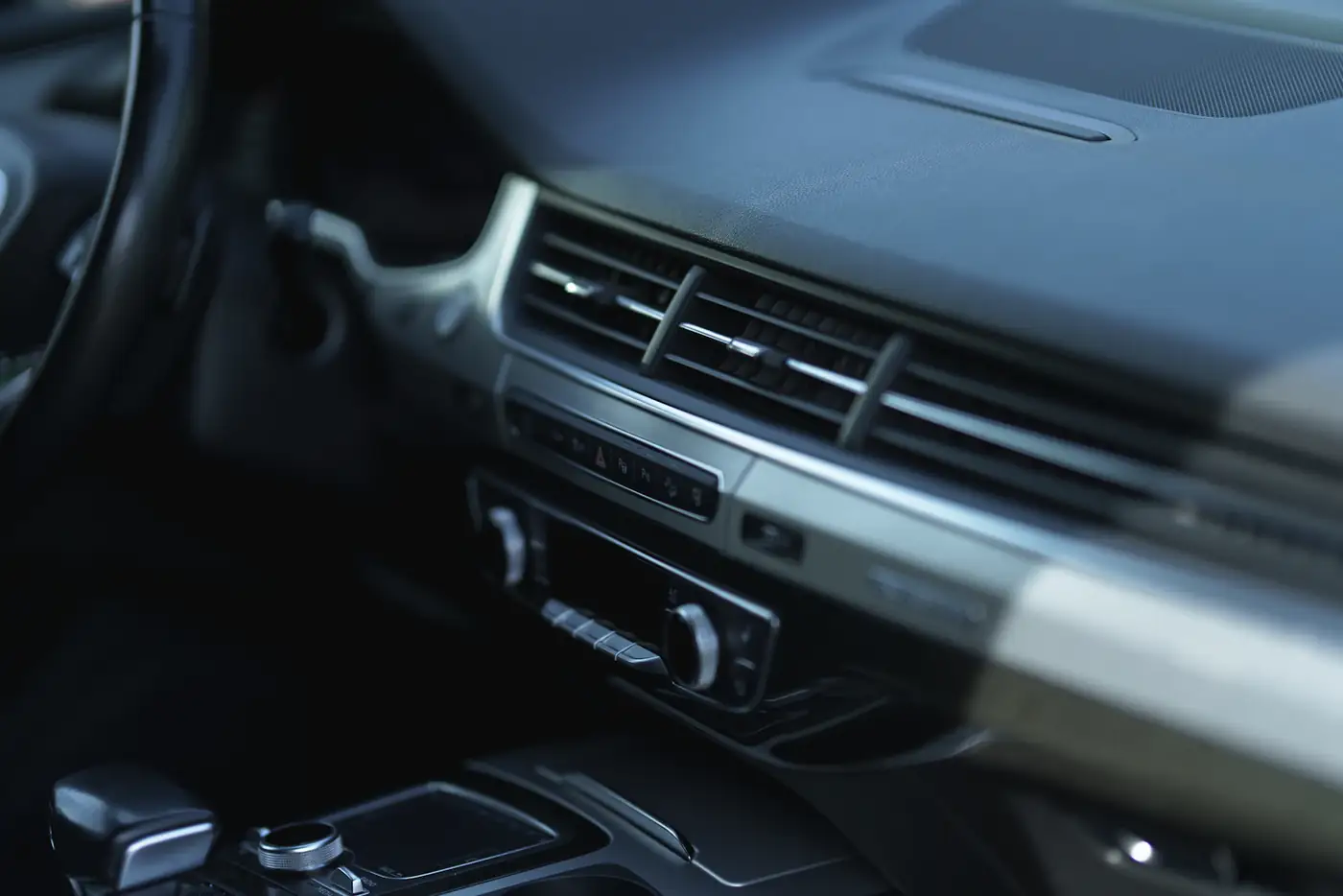 Dark dashboard with slim vents and a centre console